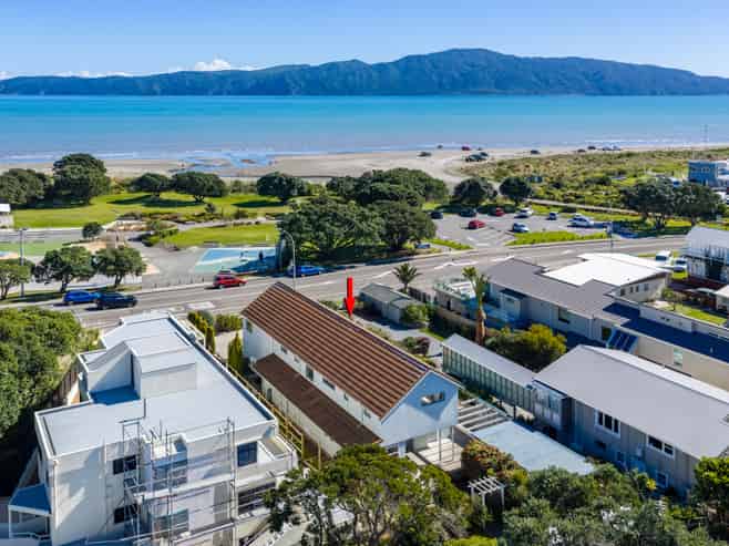 9 Marine Parade, Paraparaumu Beach