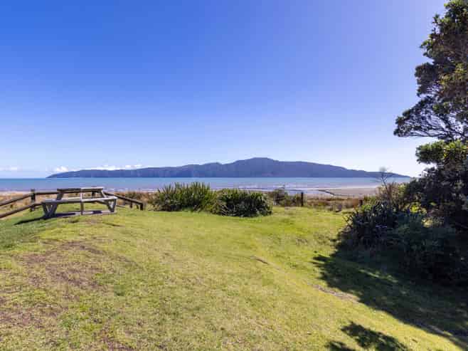 9 Marine Parade, Paraparaumu Beach