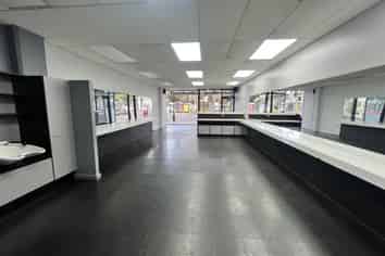 Turnkey Hair Salon or Retail Opportunity | 88m2