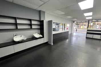 Turnkey Hair Salon or Retail Opportunity | 88m2