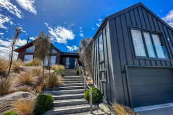 7 Falconer Rise, Jacks Point