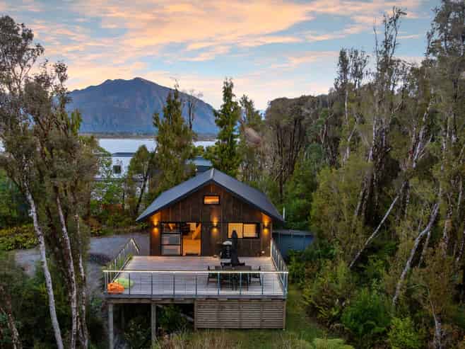 11 Brownlee Drive, Moana