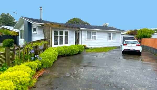 54 Parkway, Wainuiomata