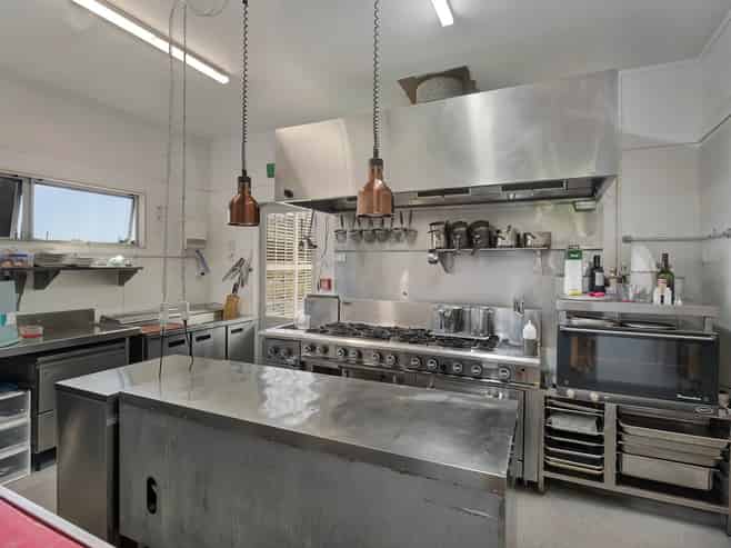 BOUTIQUE VINEYARD, RESTAURANT & CELLAR DOOR
