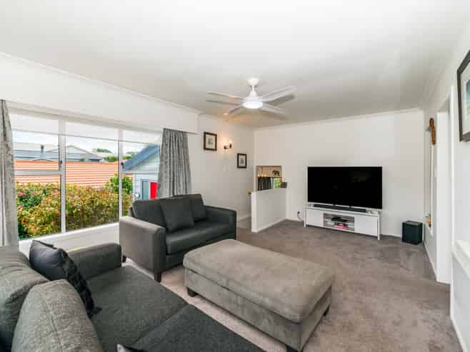33 Ocean Road, Paraparaumu Beach