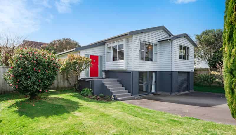 33 Ocean Road, Paraparaumu Beach