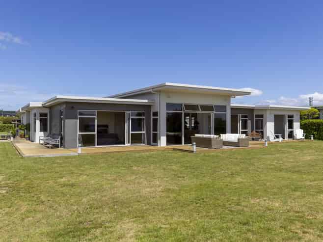 8 Kuiwai Drive, Rainbow Point