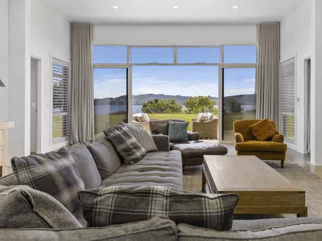 8 Kuiwai Drive, Rainbow Point