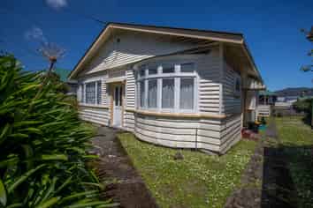 16 Cooper Street, Karori