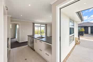 5/3 North Ridge Drive , Rototuna