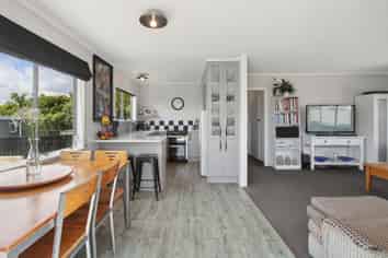 25 Crispe Road, Clarks Beach