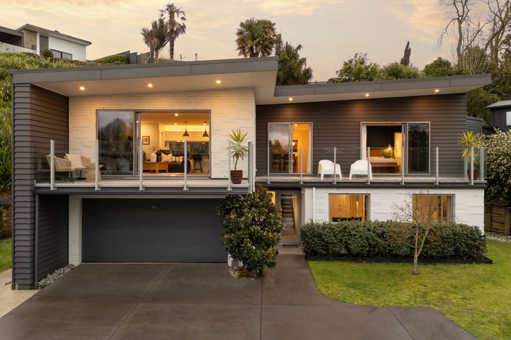 An enviable riverside address 1