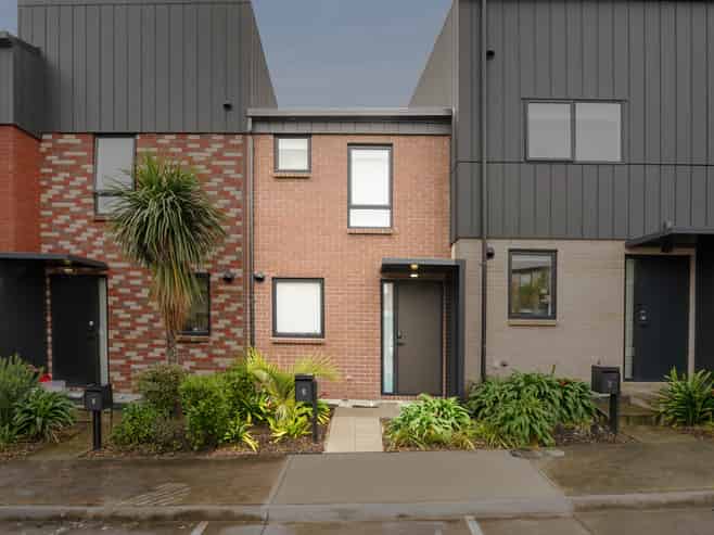10 Rara Lane, Manukau
