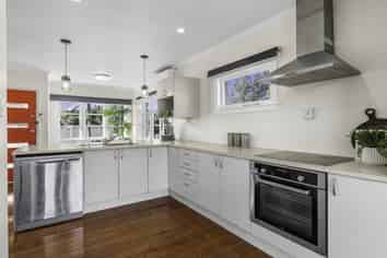 172 Western Hills Drive, Kensington