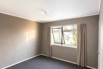 81b Clayton Road, Mangakakahi