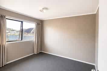 81b Clayton Road, Mangakakahi
