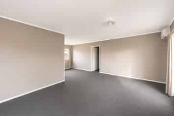 81b Clayton Road, Mangakakahi