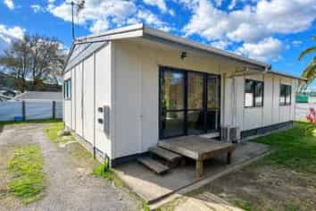 81b Clayton Road, Mangakakahi
