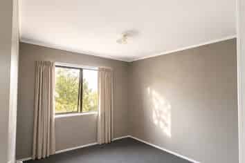 81b Clayton Road, Mangakakahi