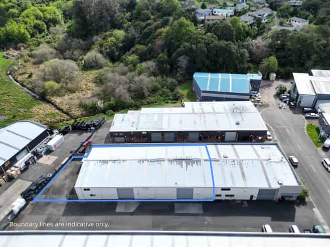 Large central warehouse with ample yard