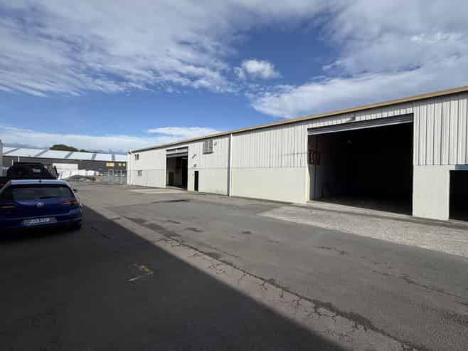 Large central warehouse with ample yard