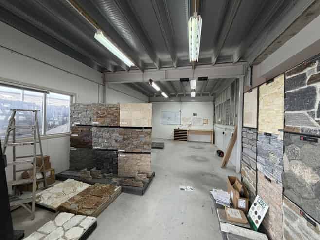 1,611sqm warehouse and 1,000sqm yard!