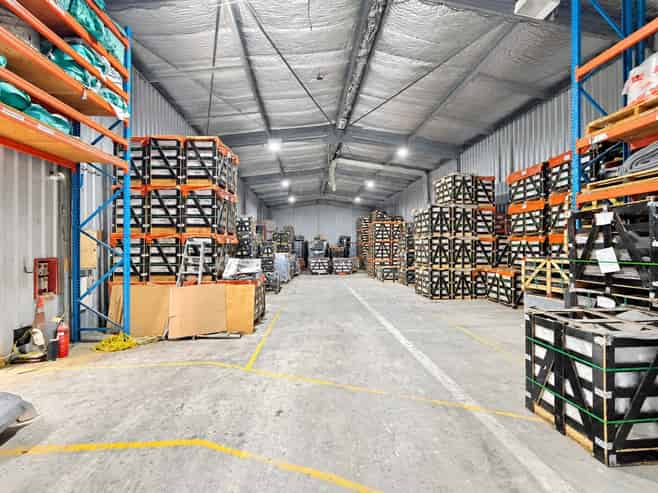 1,611sqm warehouse and 1,000sqm yard!
