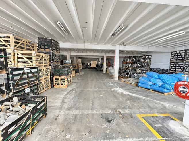 1,611sqm warehouse and 1,000sqm yard!
