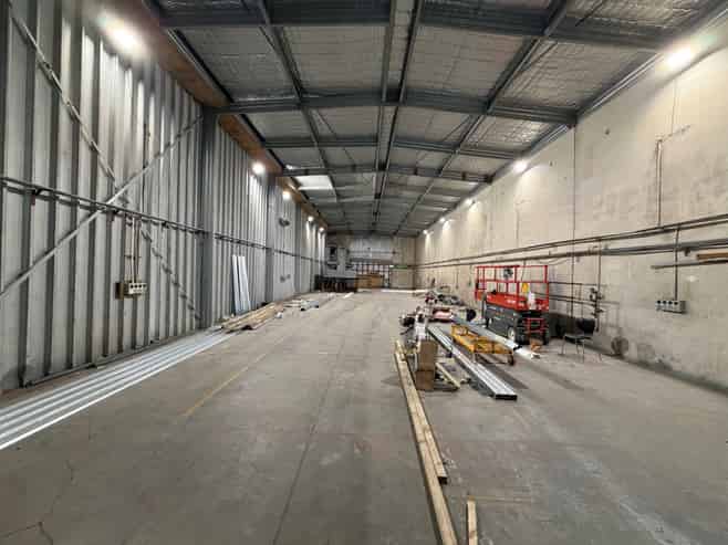 1,611sqm warehouse and 1,000sqm yard!