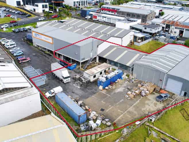 1,611sqm warehouse and 1,000sqm yard!