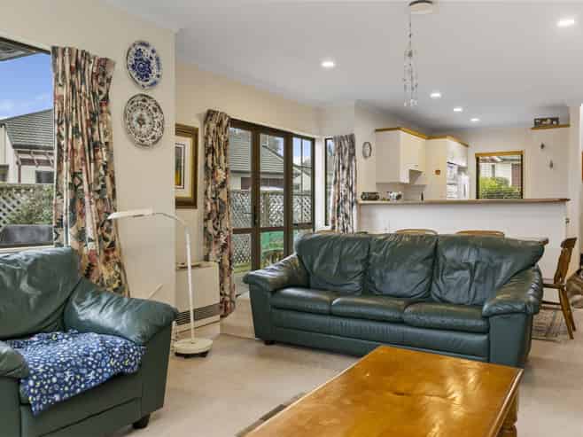 31 Lakeridge Close, Rangatira Park
