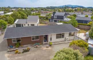 25 Kanawa St, Waikanae