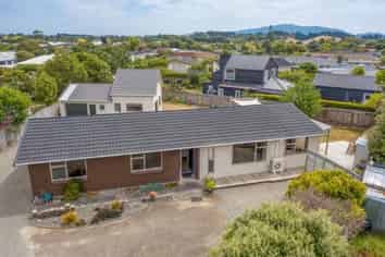 25 Kanawa St, Waikanae