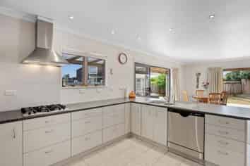 25 Kanawa St, Waikanae