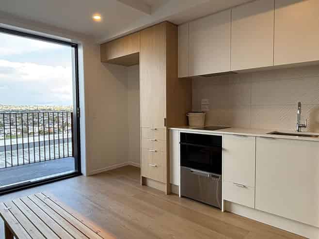 805/2B Te Ara Taurapa, Point Chevalier