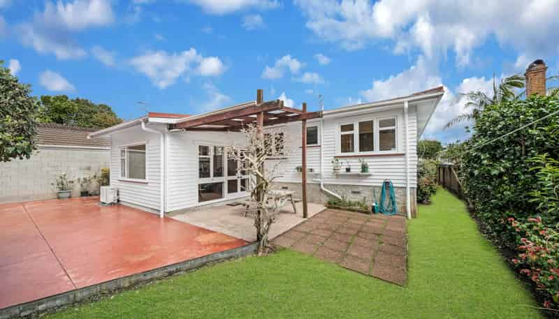 16 Huntingtree Avenue, Sandringham