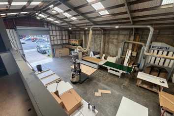 Standalone Gracefield warehouse with yard