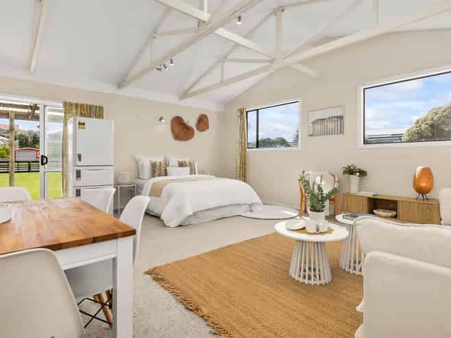 2 Hastings Street, Waikanae Beach