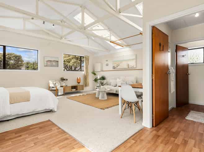 2 Hastings Street, Waikanae Beach