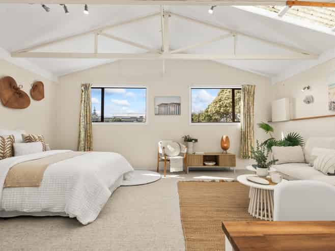2 Hastings Street, Waikanae Beach