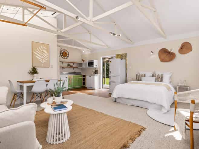 2 Hastings Street, Waikanae Beach