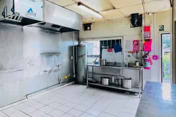 EXISTING FOOD RETAIL IN MT ALBERT
