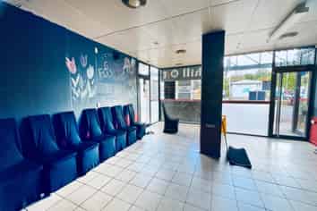 EXISTING FOOD RETAIL IN MT ALBERT
