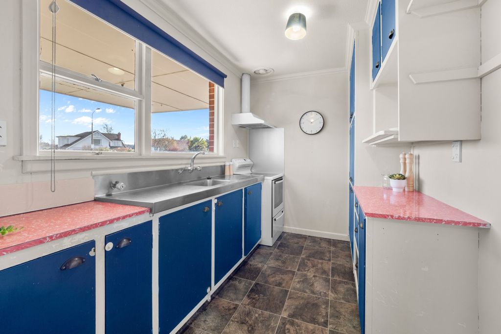 Central convenience, easy living 3
