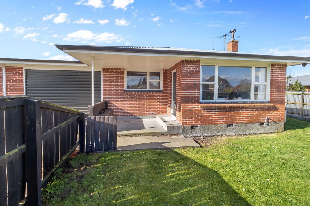 Central convenience, easy living 1