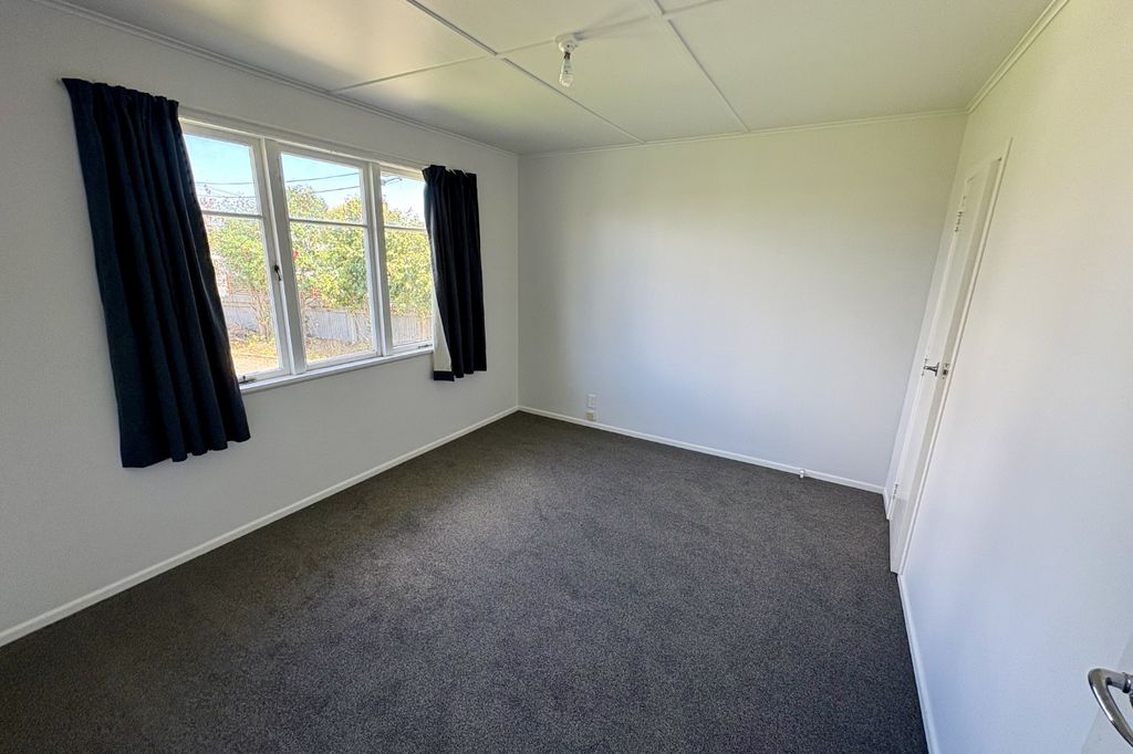 403 Huia Street 5