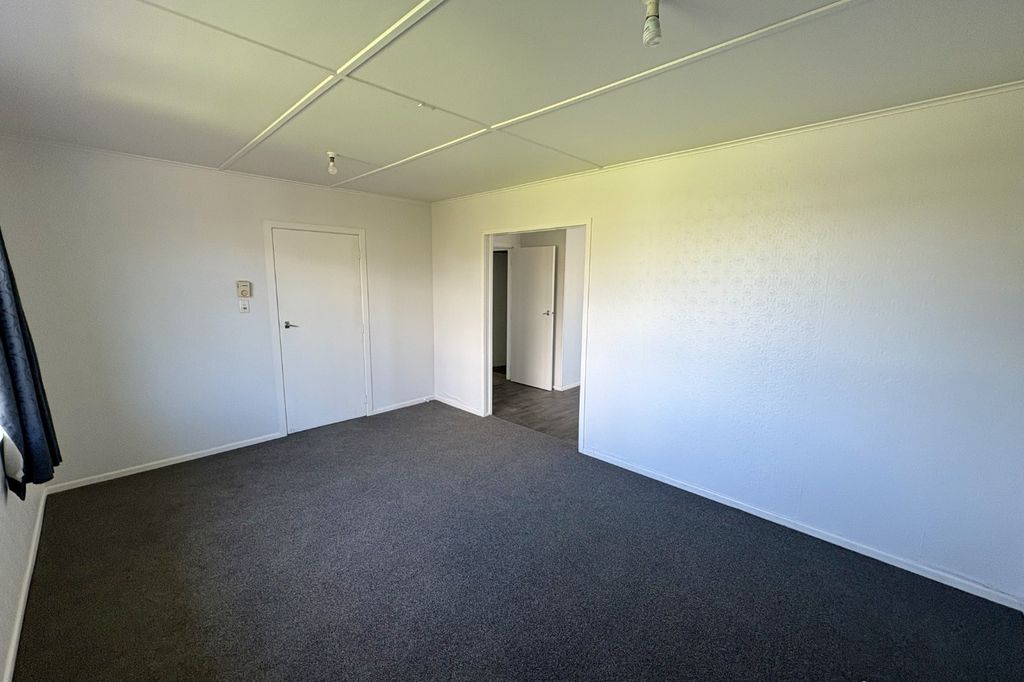403 Huia Street 3