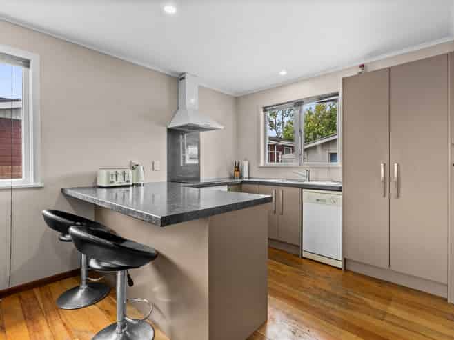 72 Harold Holt Avenue, Onekawa