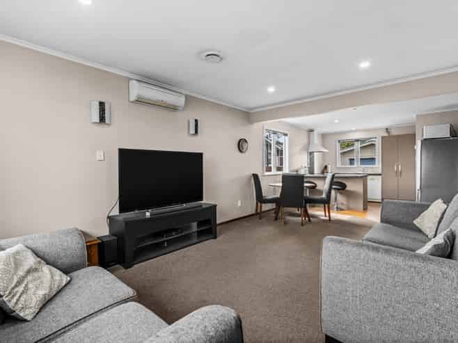 72 Harold Holt Avenue, Onekawa