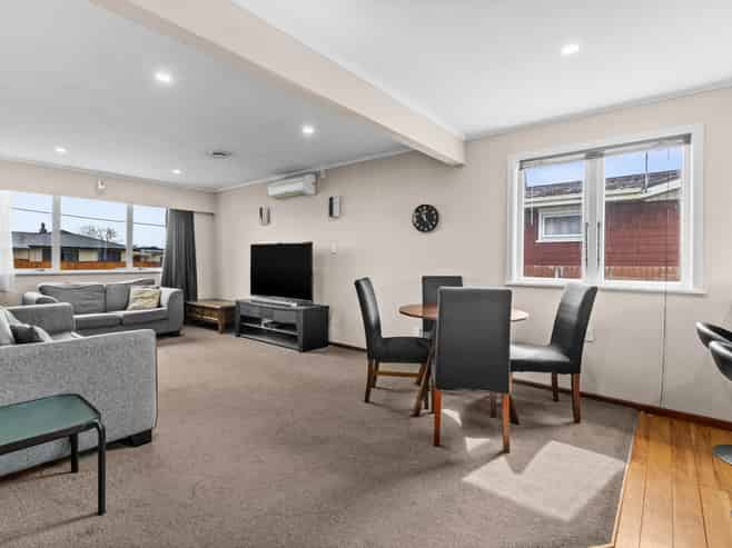 72 Harold Holt Avenue, Onekawa